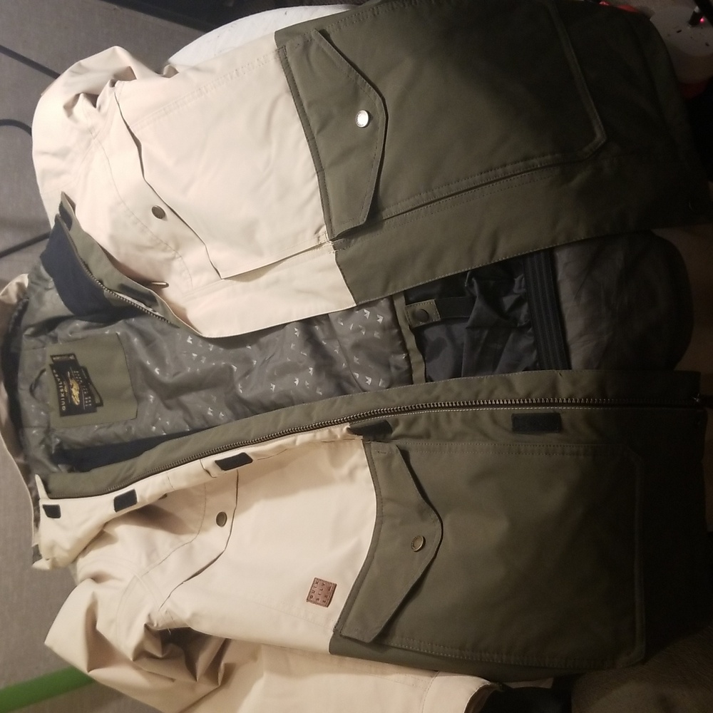 New S Quiksilver Lightweight Rainjacket Jacket great for hiking during the fall